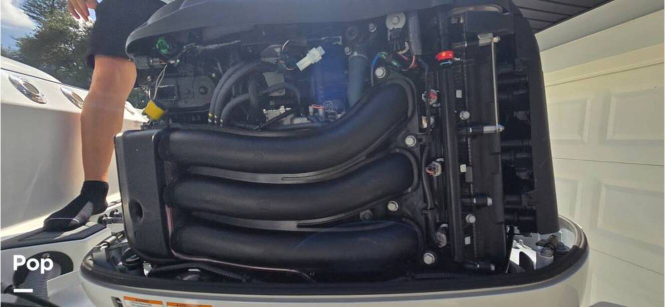 A photo of this 2016 Everglades 275 CC