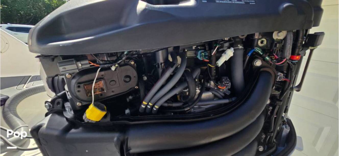 A photo of this 2016 Everglades 275 CC