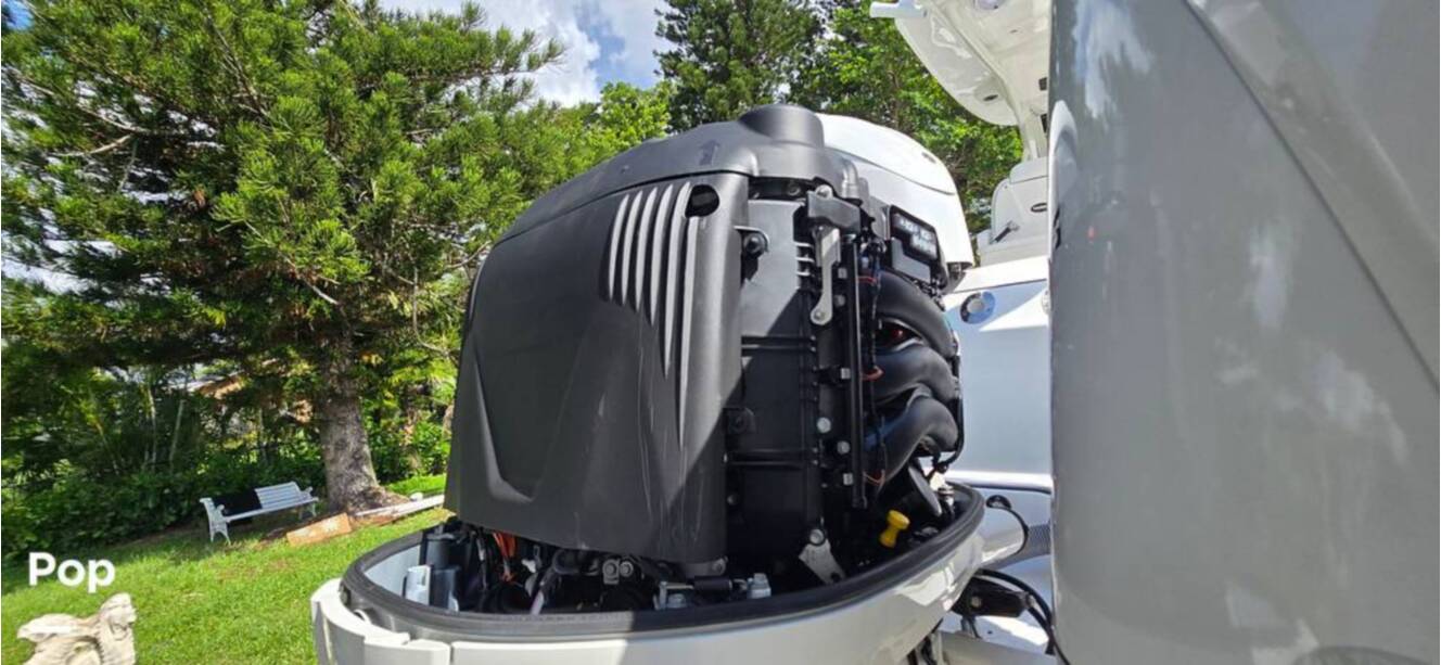 A photo of this 2016 Everglades 275 CC
