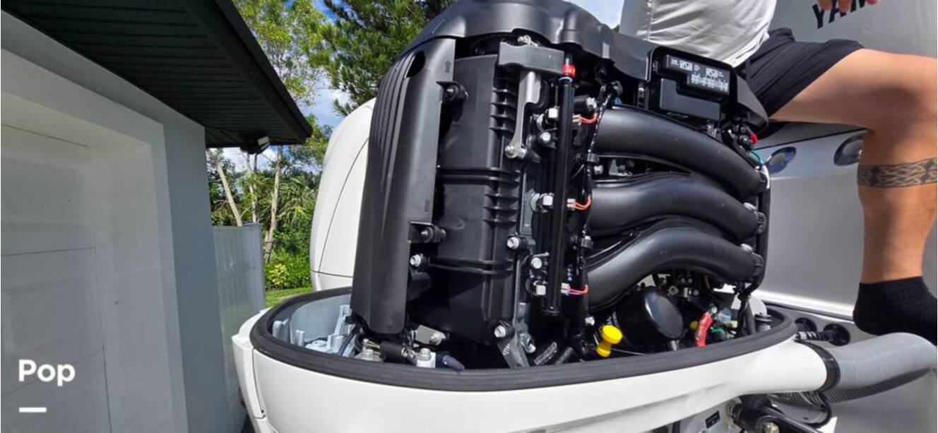 A photo of this 2016 Everglades 275 CC