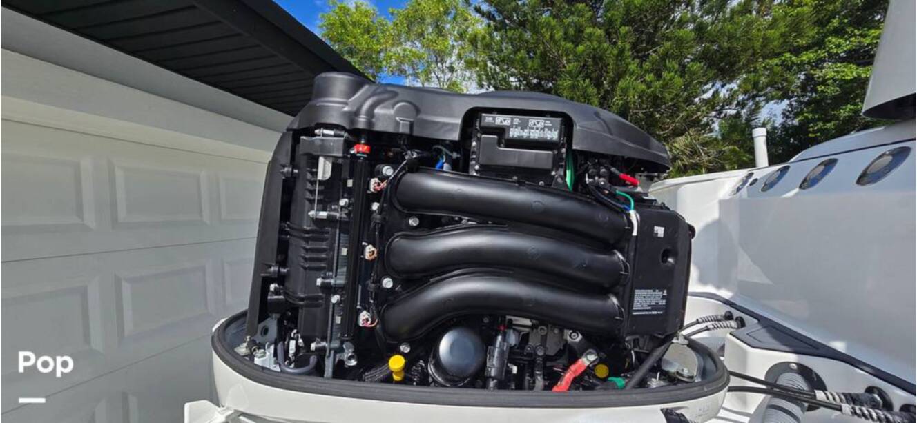 A photo of this 2016 Everglades 275 CC