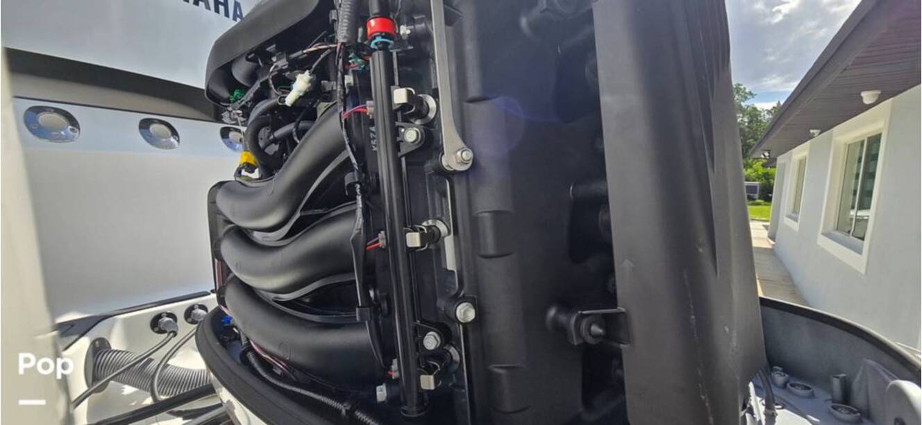 A photo of this 2016 Everglades 275 CC