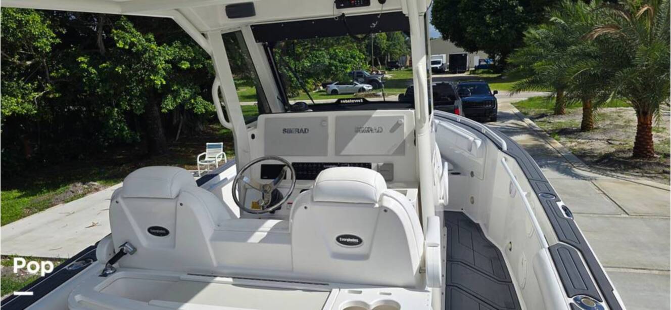 A photo of this 2016 Everglades 275 CC