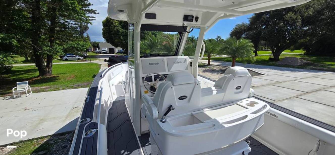 A photo of this 2016 Everglades 275 CC