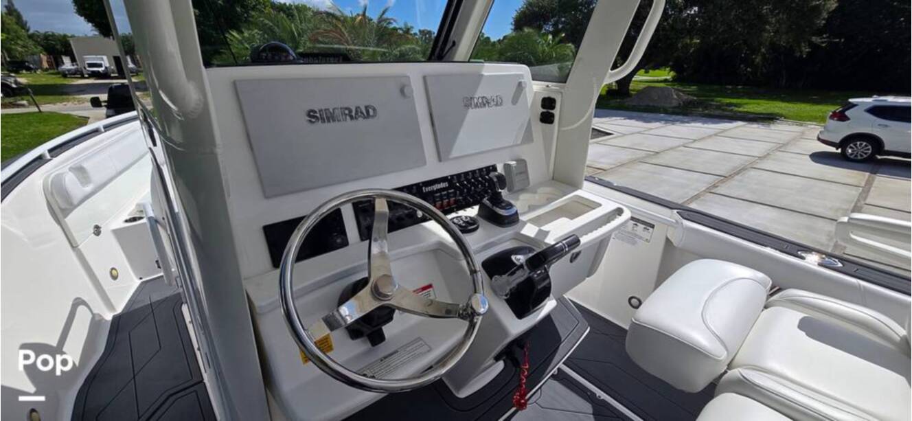 A photo of this 2016 Everglades 275 CC
