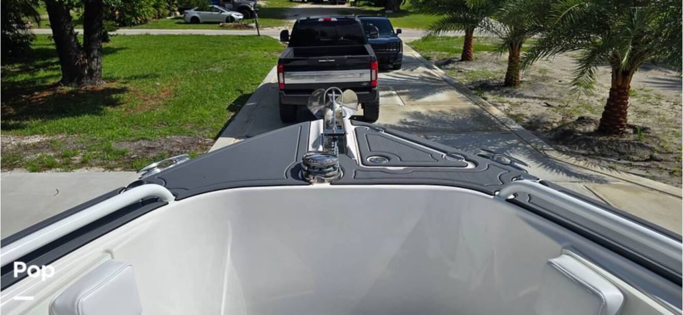 A photo of this 2016 Everglades 275 CC