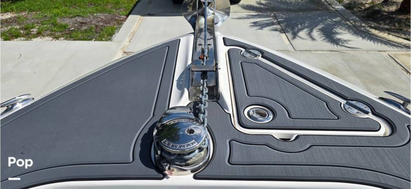 A photo of this 2016 Everglades 275 CC