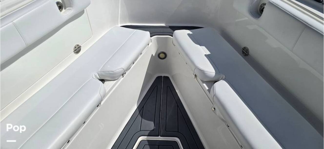 A photo of this 2016 Everglades 275 CC