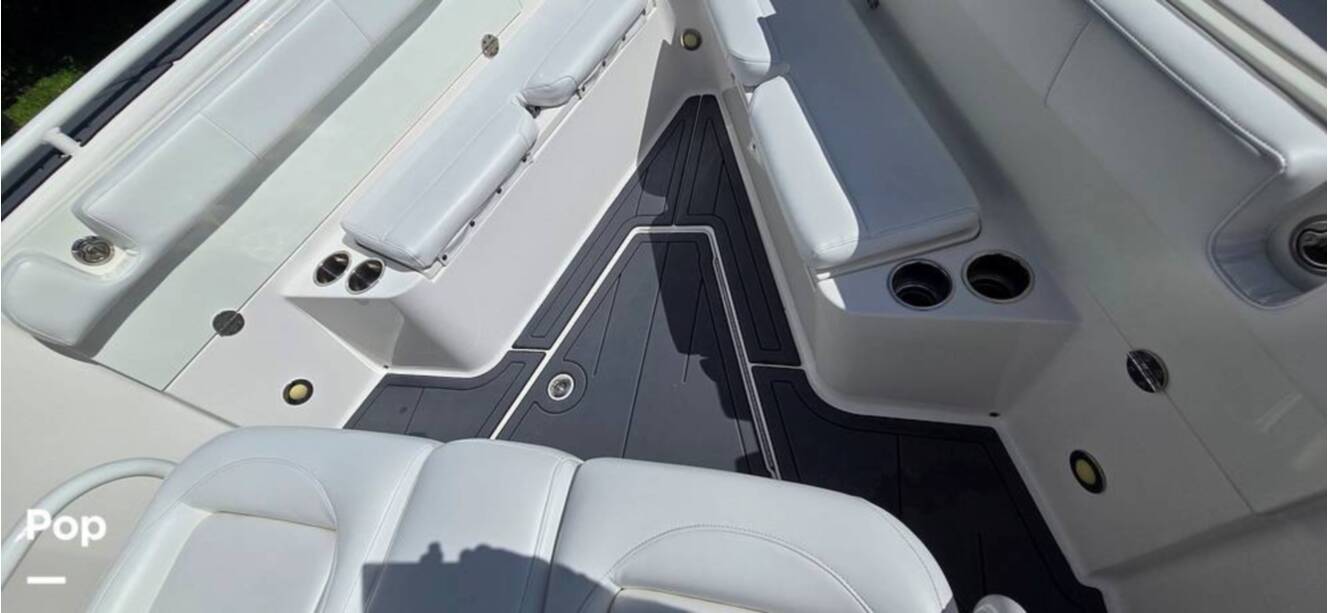 A photo of this 2016 Everglades 275 CC