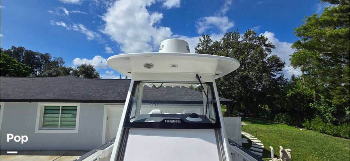 A photo of this 2016 Everglades 275 CC