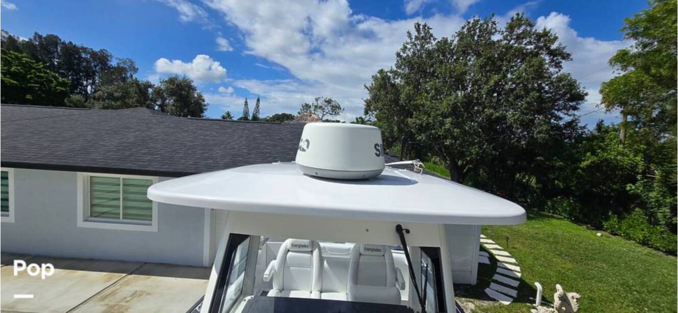 A photo of this 2016 Everglades 275 CC