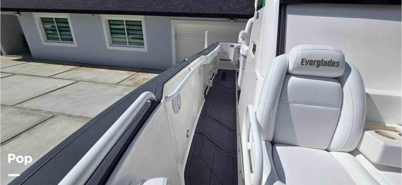 A photo of this 2016 Everglades 275 CC