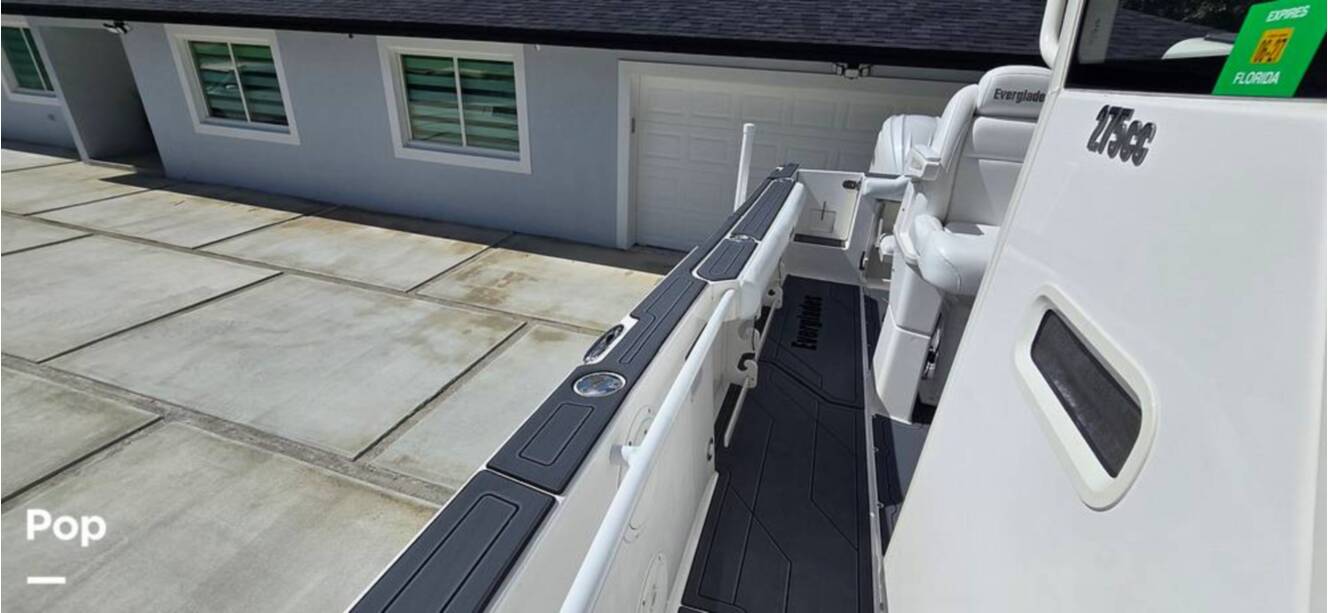 A photo of this 2016 Everglades 275 CC