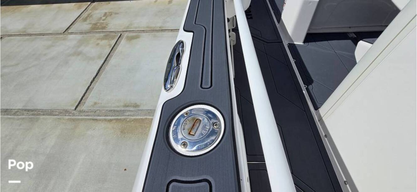 A photo of this 2016 Everglades 275 CC