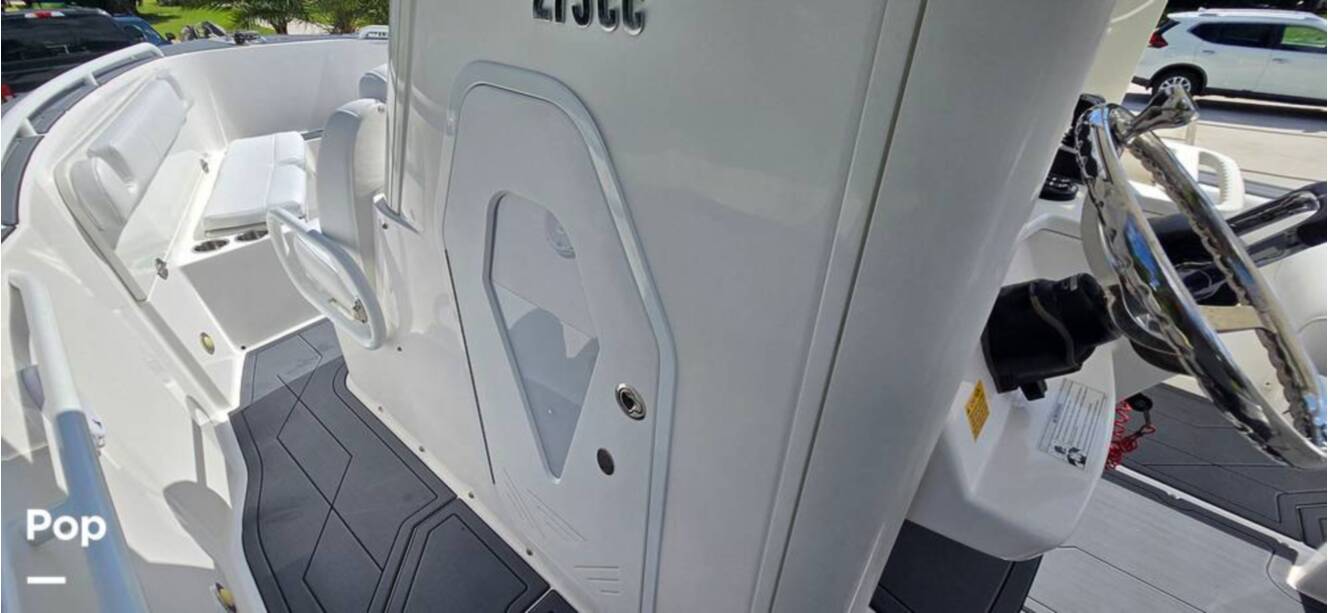 A photo of this 2016 Everglades 275 CC