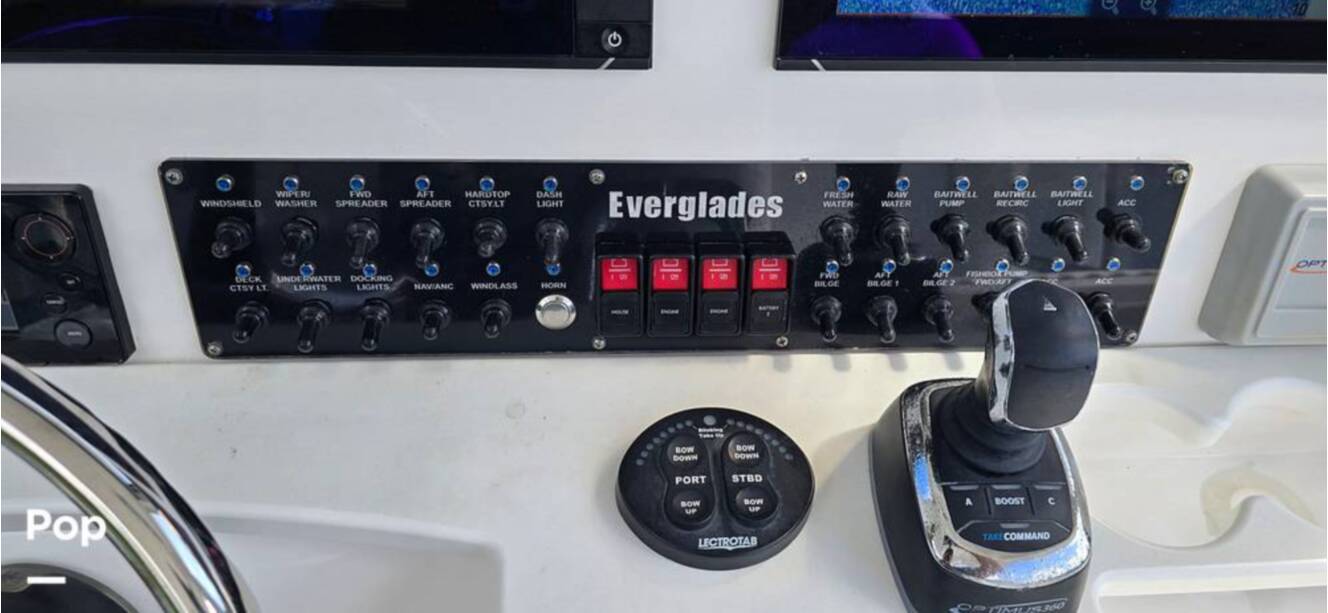 A photo of this 2016 Everglades 275 CC