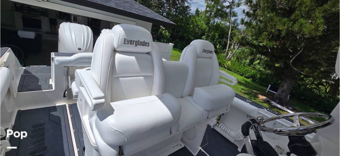 A photo of this 2016 Everglades 275 CC