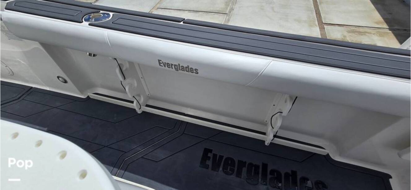 A photo of this 2016 Everglades 275 CC