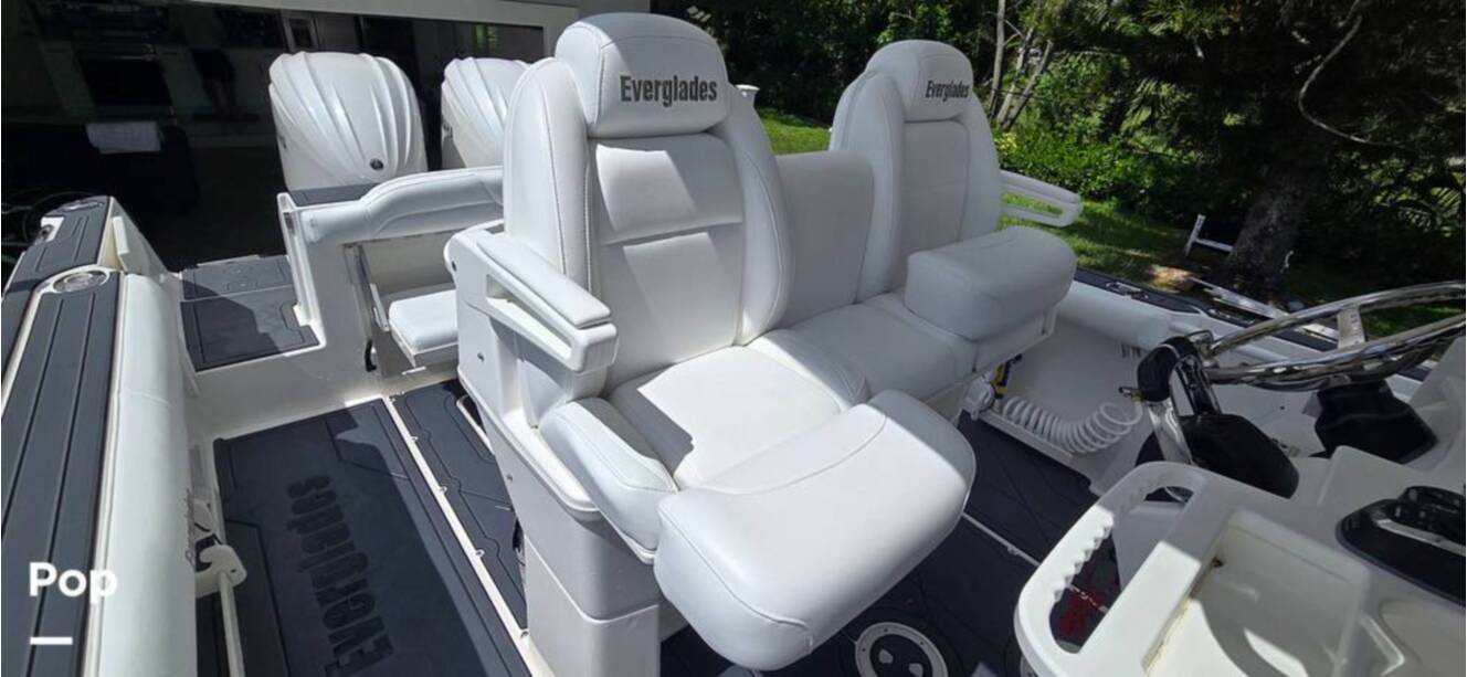 A photo of this 2016 Everglades 275 CC