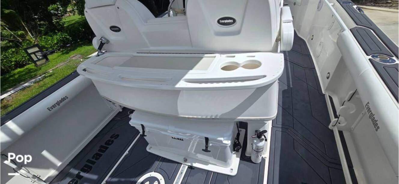 A photo of this 2016 Everglades 275 CC