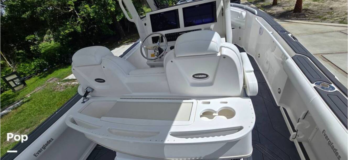 A photo of this 2016 Everglades 275 CC