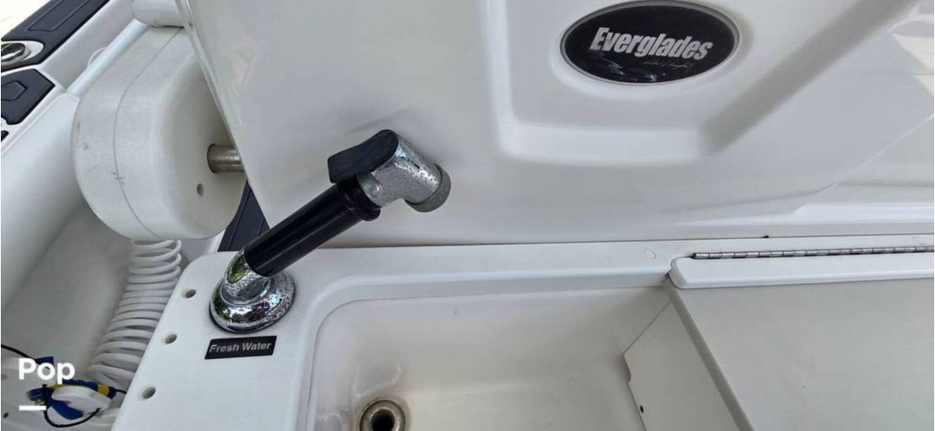 A photo of this 2016 Everglades 275 CC