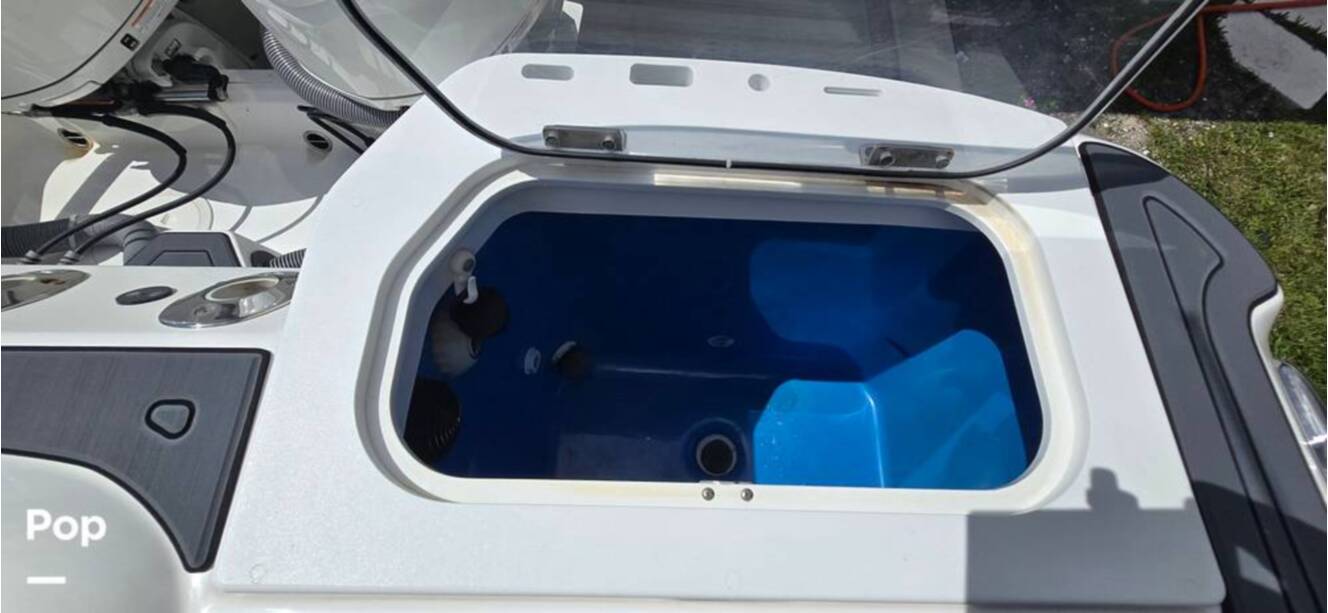 A photo of this 2016 Everglades 275 CC