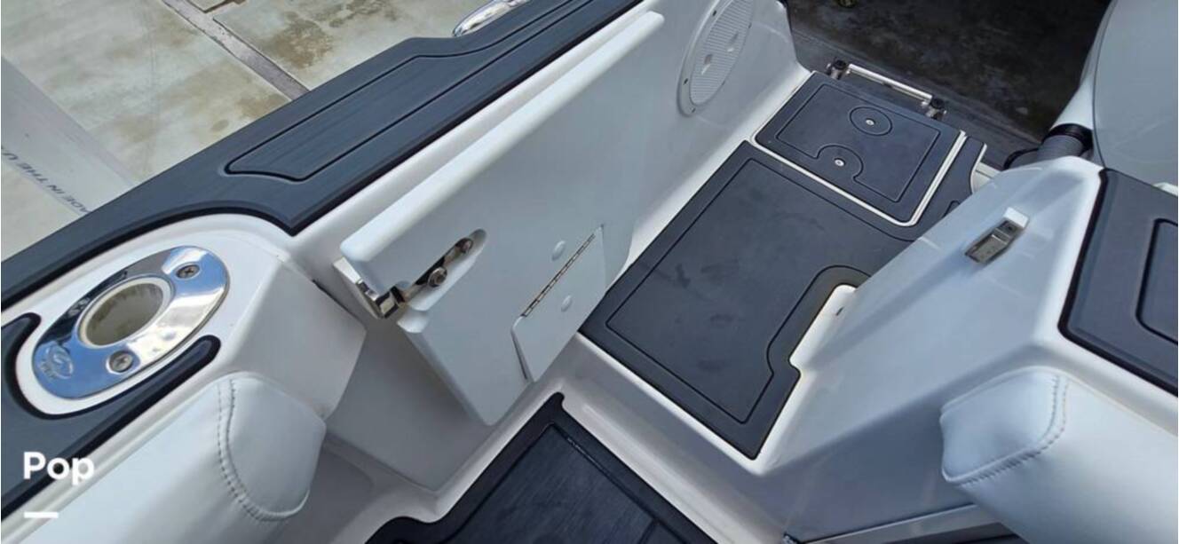 A photo of this 2016 Everglades 275 CC