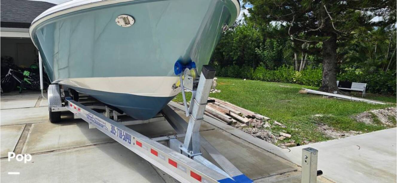 A photo of this 2016 Everglades 275 CC