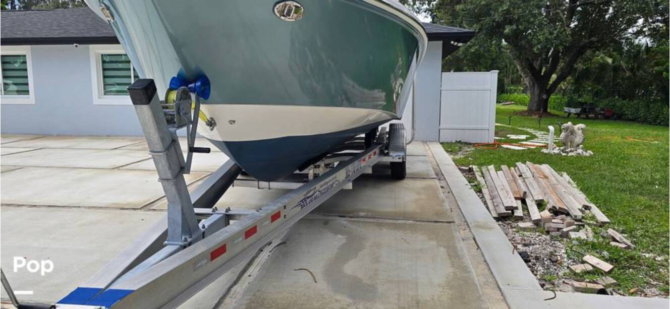 A photo of this 2016 Everglades 275 CC