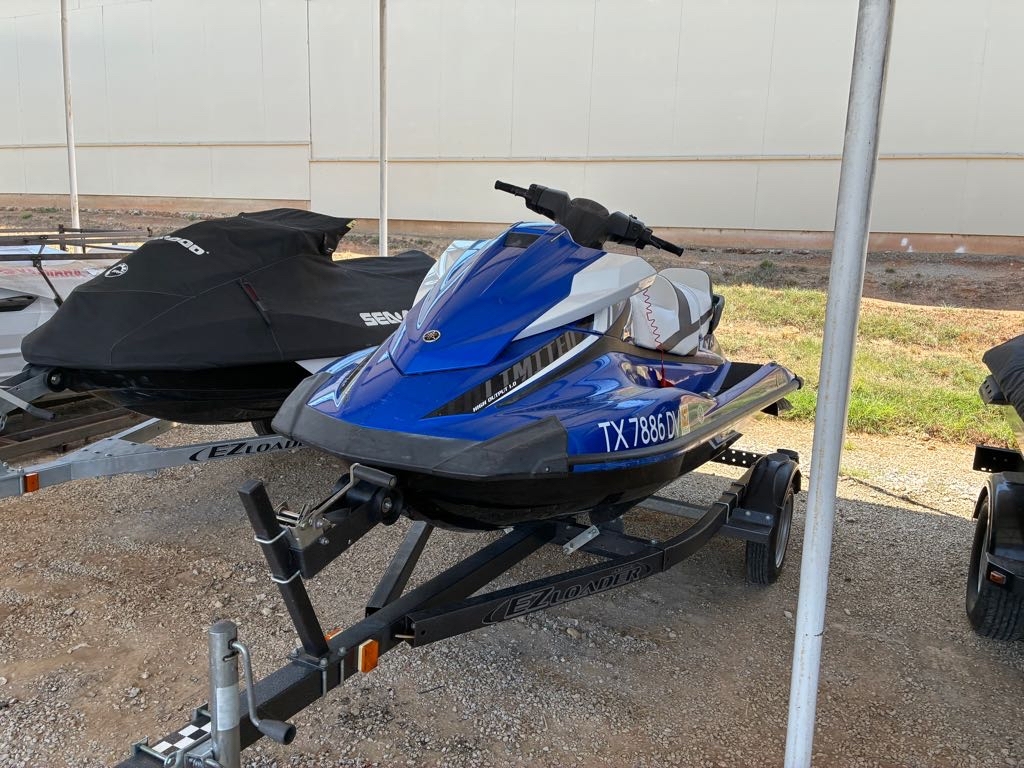 2017 Yamaha VX Limited Three Seater PWC boat