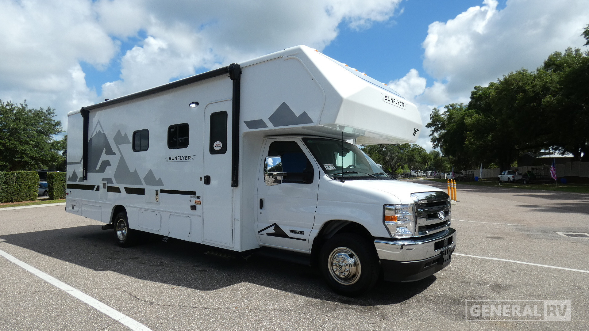2027 Winnebago SUNFLYER 28MB in dover FL