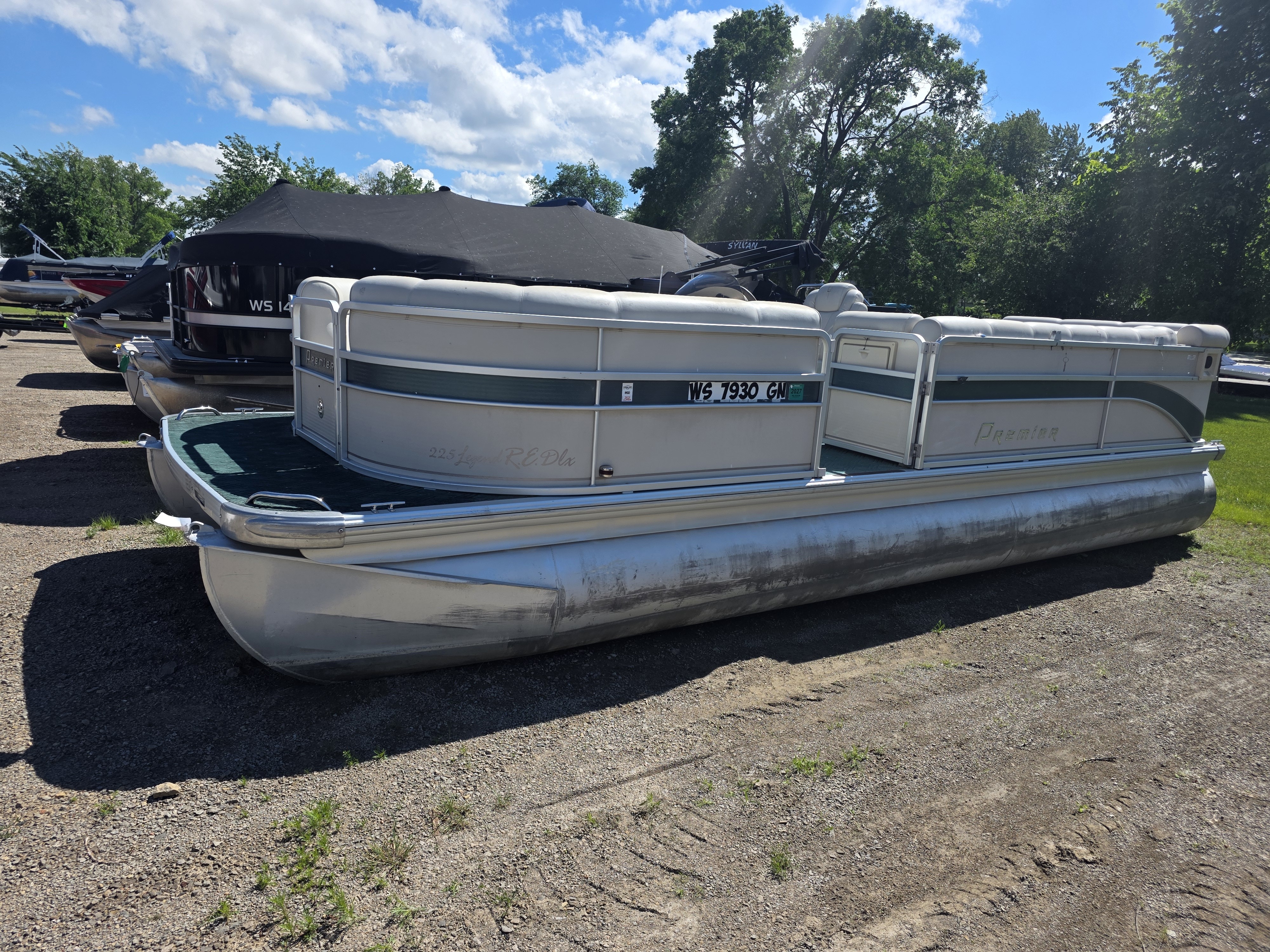 2004 Premier 225 in oshkosh WI