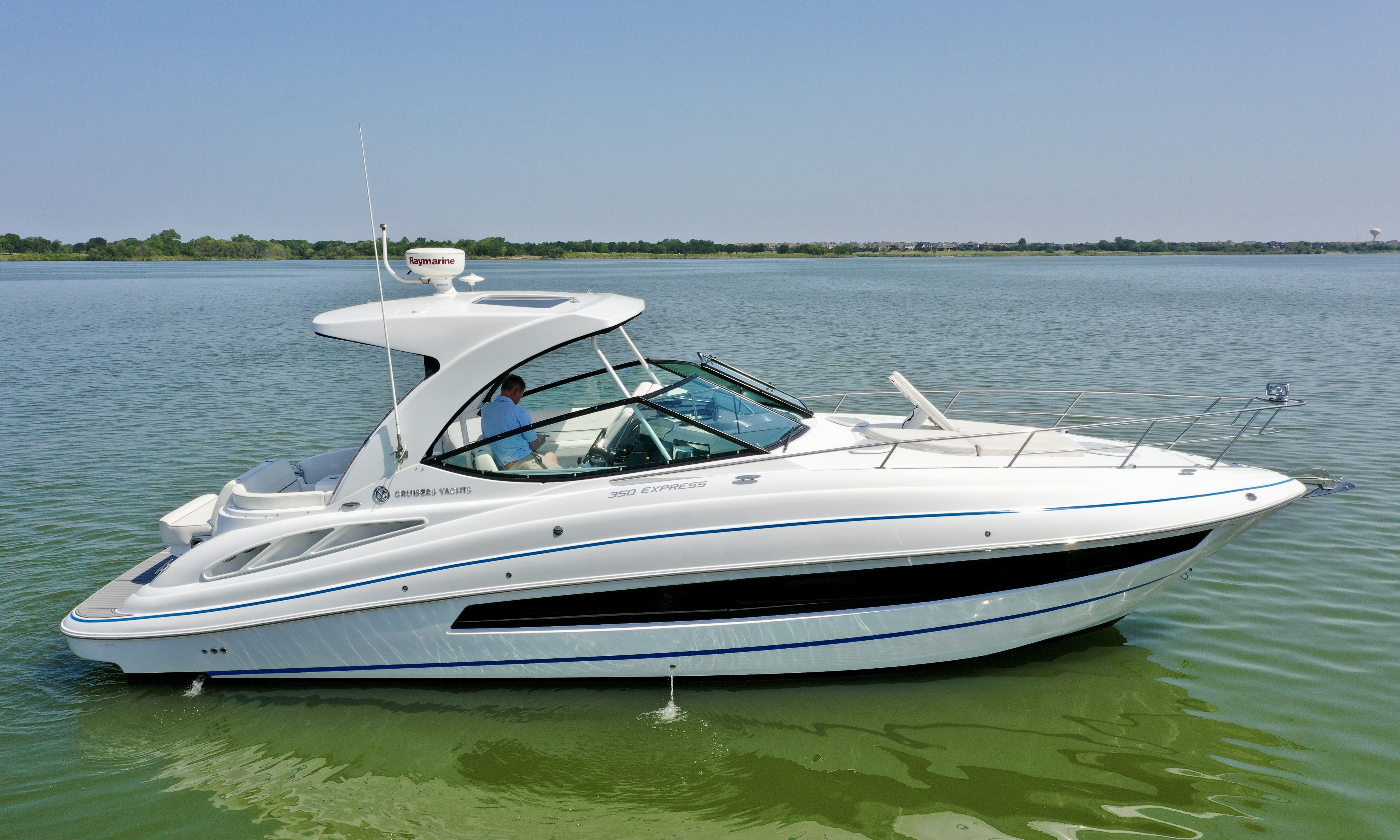 2018 Cruisers Yachts 35 EXPRESS in lewisville TX