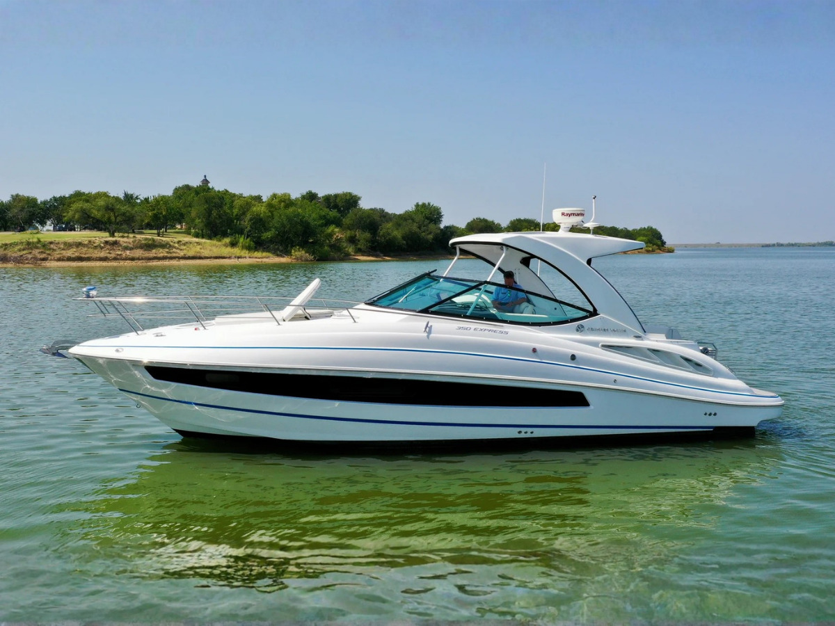 2018 Cruisers Yachts 35 EXPRESS in lewisville TX