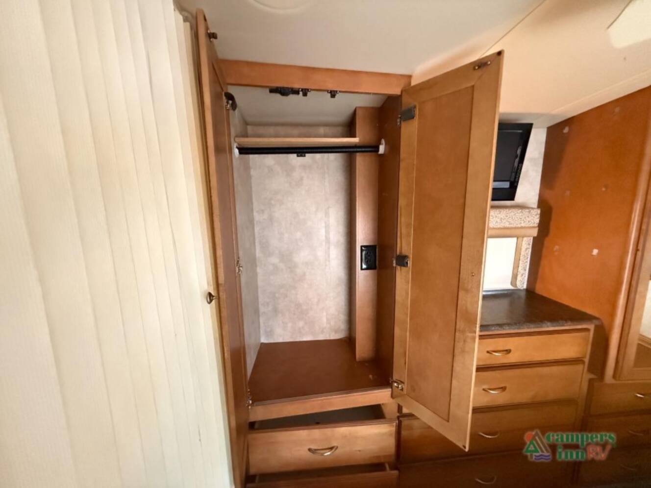 A photo of this 2012 Itasca Sunstar 30T