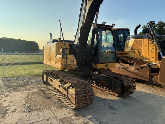 2015 John Deere 160G LC in Rockford, IL