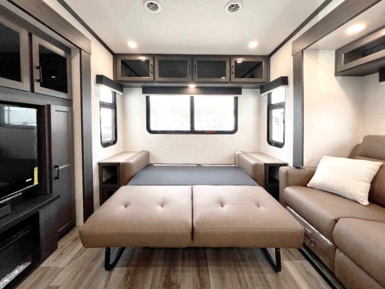 A photo of this 2026 Venture Rv SportTrek 363VFR