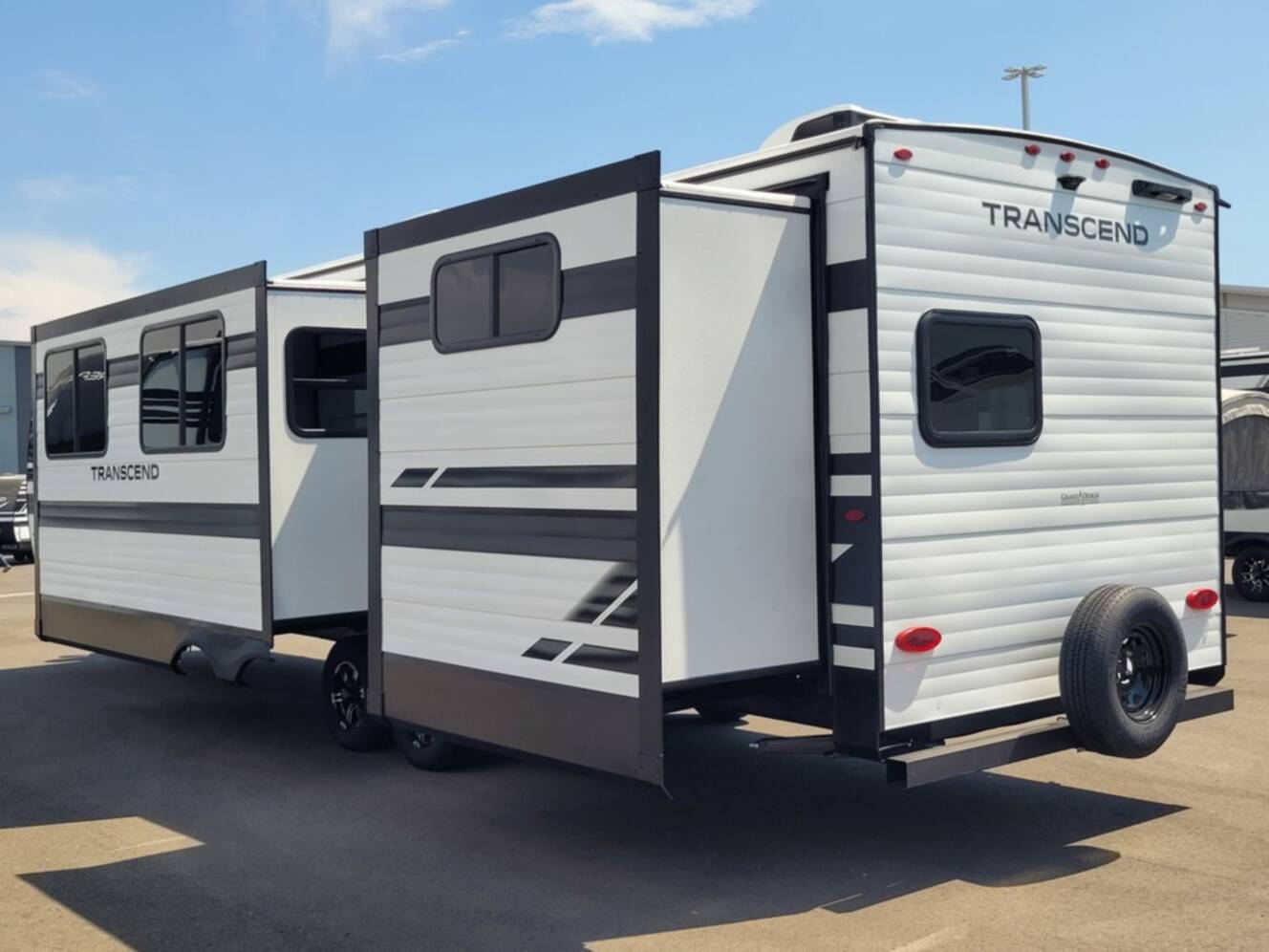 A photo of this 2026 Grand Design Transcend 325BHT