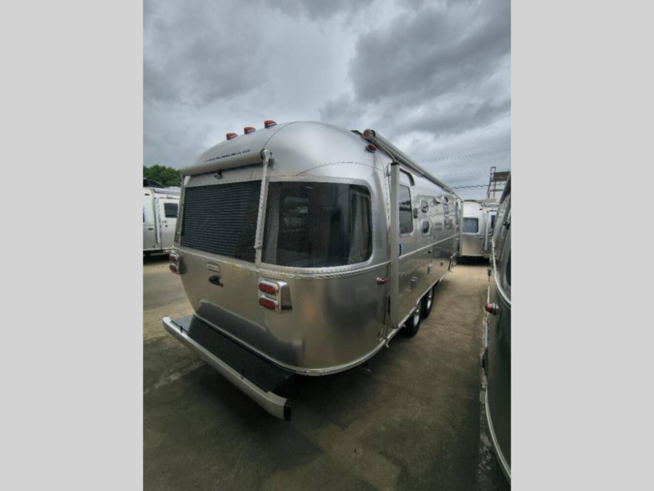 A photo of this 2026 Airstream International 25FB Twin