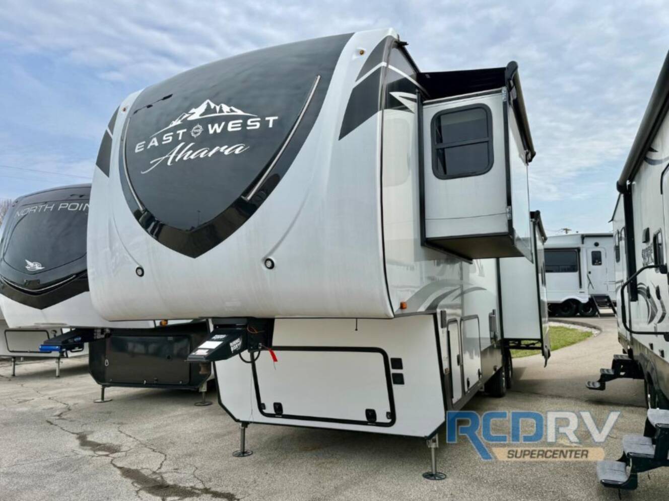 A photo of this 2023 East To West Ahara 365RL