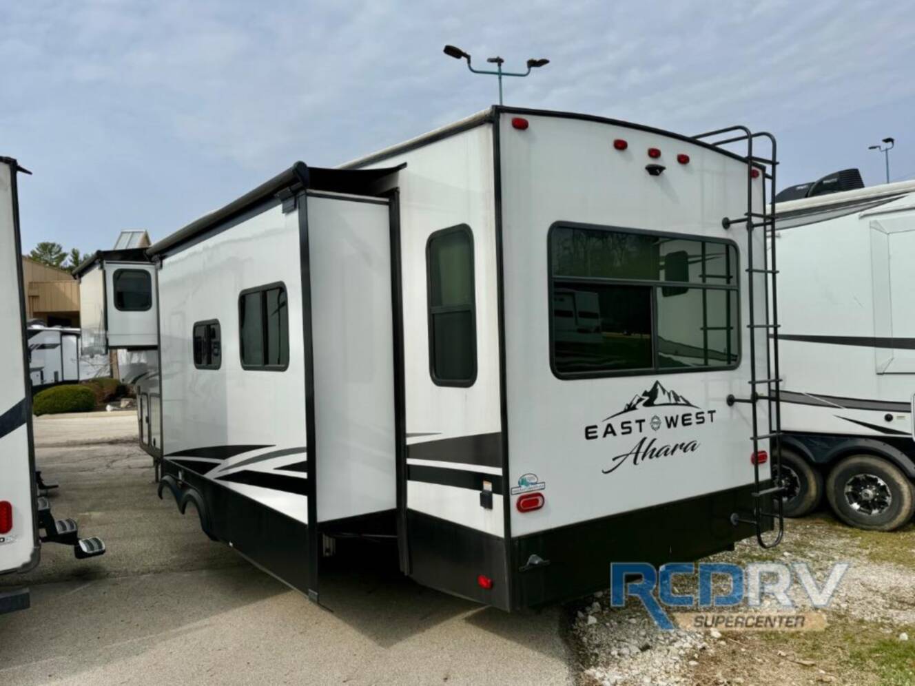 A photo of this 2023 East To West Ahara 365RL