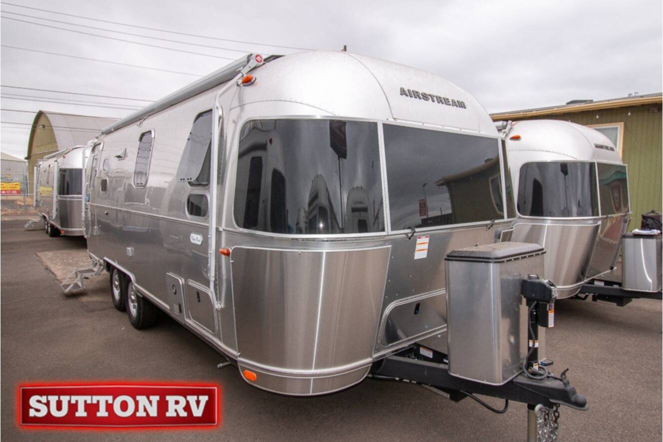 A photo of this 2026 Airstream Flying Cloud 25FB Twin