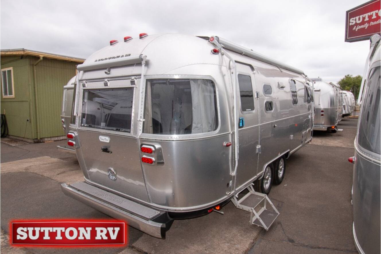 A photo of this 2026 Airstream Flying Cloud 25FB Twin