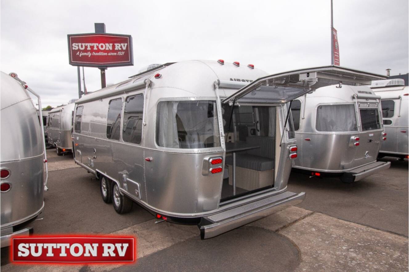 A photo of this 2026 Airstream Flying Cloud 25FB Twin