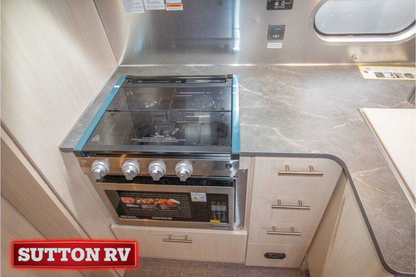 A photo of this 2026 Airstream Flying Cloud 25FB Twin