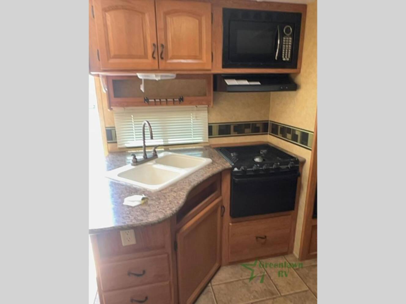 A photo of this 2011 Prime Time Rv LaCrosse 318BHS