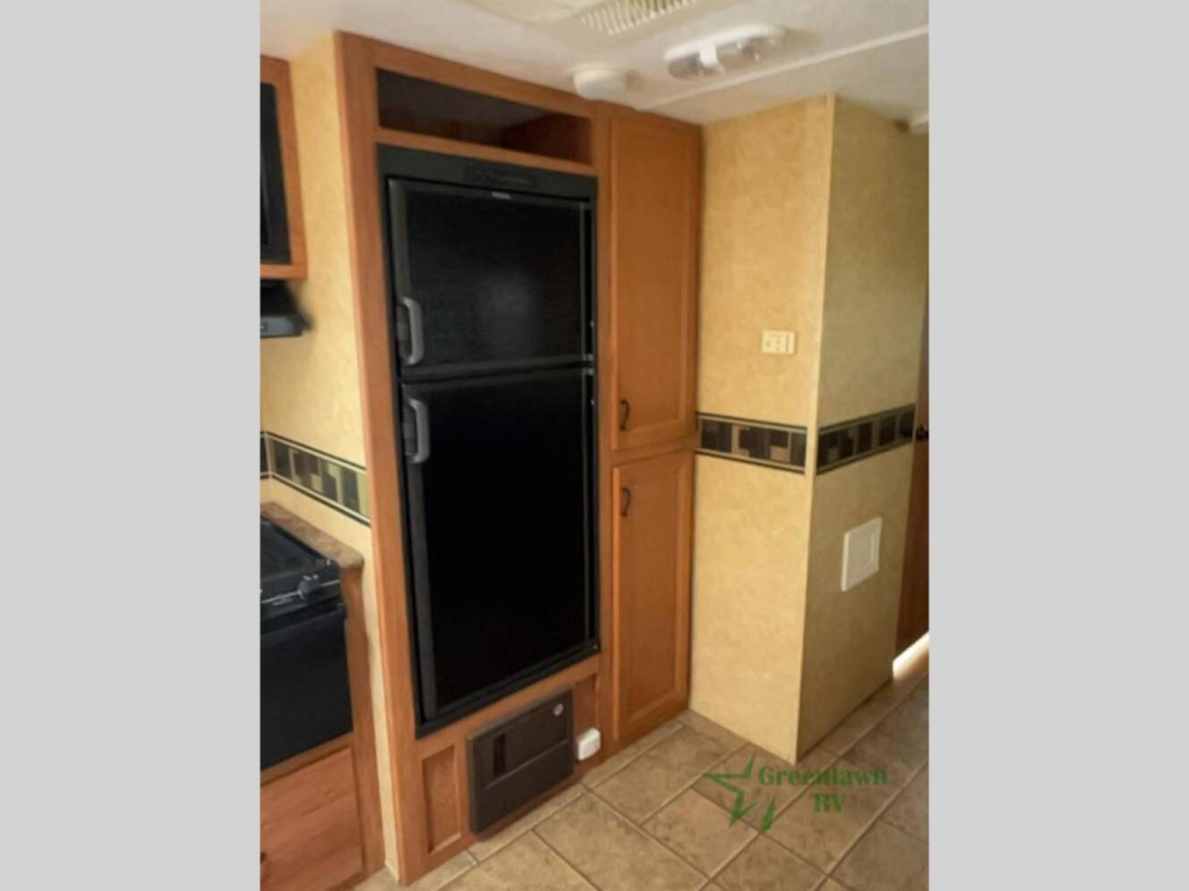 A photo of this 2011 Prime Time Rv LaCrosse 318BHS