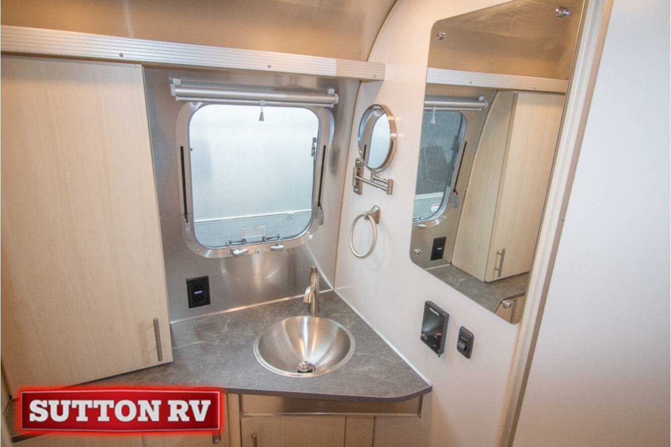 A photo of this 2026 Airstream Flying Cloud 25FB Twin