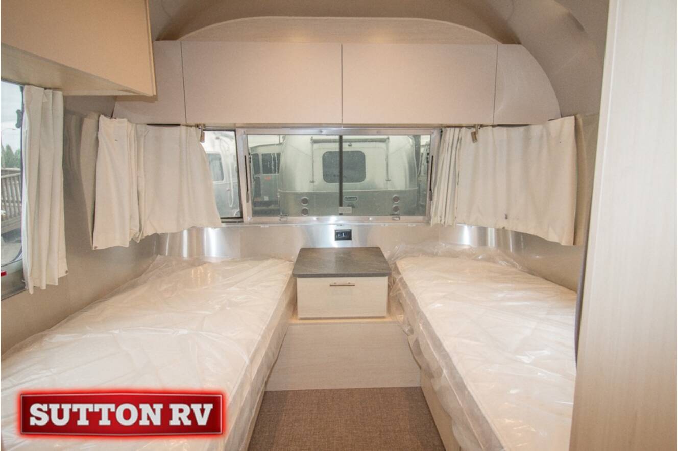 A photo of this 2026 Airstream Flying Cloud 25FB Twin